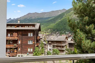 Ein allgemeiner Bergblick oder ein Berglick von der Ferienwohnung aus