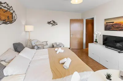 TV/Unterhaltungsangebot in der Unterkunft Crans-Montana - studio - 2 personnes - balcon avec superbe vue