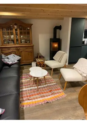 Ein Sitzbereich in der Unterkunft Chalet les jouges