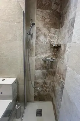 Ein Badezimmer in der Unterkunft Family friendly duplex with free parking