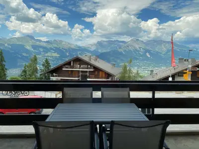 Ein allgemeiner Bergblick oder ein Berglick von der Ferienwohnung aus