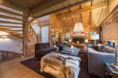 Ein Sitzbereich in der Unterkunft Elegant Alpine Chalet with Spa