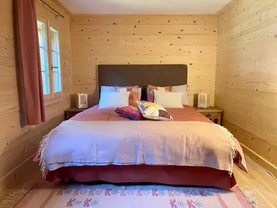 Ein Bett oder Betten in einem Zimmer der Unterkunft Charming Chalet With Splendid Views Near Gstaad