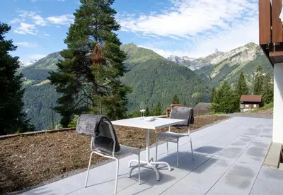 Ein allgemeiner Bergblick oder ein Berglick von der Ferienwohnung aus