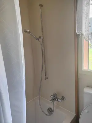 Ein Badezimmer in der Unterkunft Interlaken house with Harder Kulm view