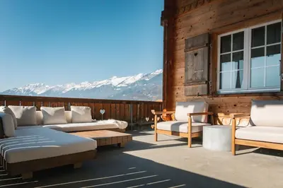 Ein allgemeiner Bergblick oder ein Berglick von des Chalets aus