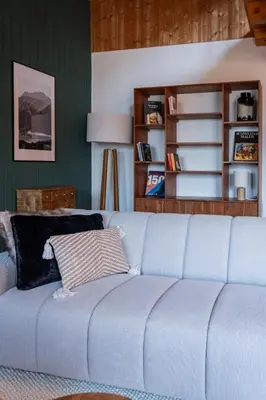 Ein Sitzbereich in der Unterkunft Hidden Retreats Grand Lookout Boutique Chalet