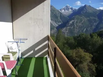 Ein allgemeiner Bergblick oder ein Berglick von der Ferienwohnung aus