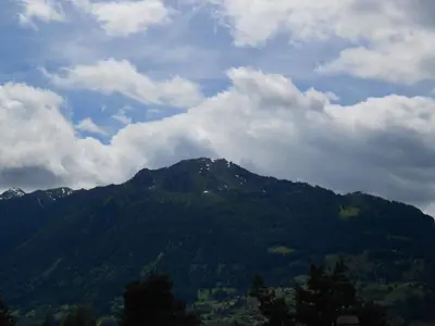 Ein allgemeiner Bergblick oder ein Berglick von der Ferienwohnung aus
