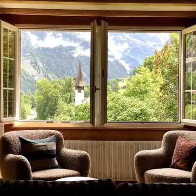 Waterfall Views-Stylish Design-Big Comfy Bed