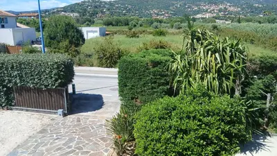 Ein allgemeiner Bergblick oder ein Berglick von der Ferienwohnung aus