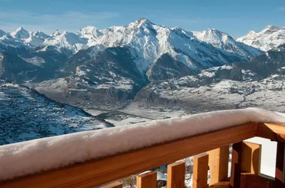 Ein allgemeiner Bergblick oder ein Berglick von der Ferienwohnung aus