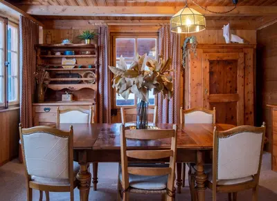 Ein Sitzbereich in der Unterkunft Cozy chalet in Kandersteg