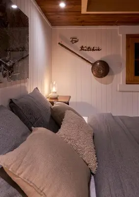 Ein Bett oder Betten in einem Zimmer der Unterkunft Chalet à thème, 2 chambres, vue sur les montagnes