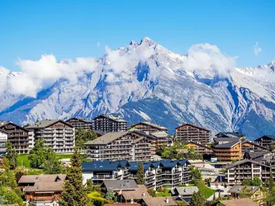 Ein allgemeiner Bergblick oder ein Berglick von der Ferienwohnung aus