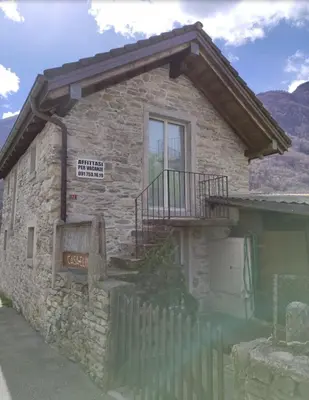 Ein allgemeiner Bergblick oder ein Berglick von des Ferienhauses aus