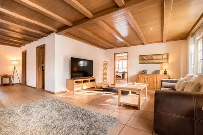 Ein Sitzbereich in der Unterkunft Chalet Gemsstock and Little Gemsstock, whole house