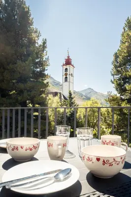 Ein allgemeiner Bergblick oder ein Berglick von der Ferienwohnung aus