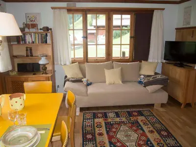 Ein Sitzbereich in der Unterkunft Ferienwohnung Chalet Zwirbeli