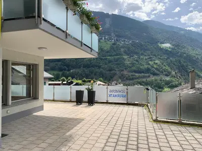 Ein allgemeiner Bergblick oder ein Berglick von des Privatzimmers aus