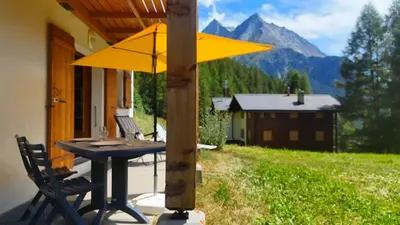 Ein allgemeiner Bergblick oder ein Berglick von der Ferienwohnung aus