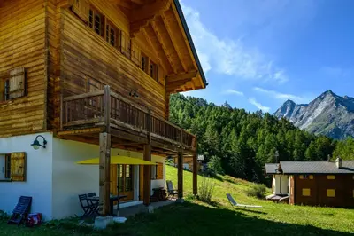 Ein allgemeiner Bergblick oder ein Berglick von der Ferienwohnung aus