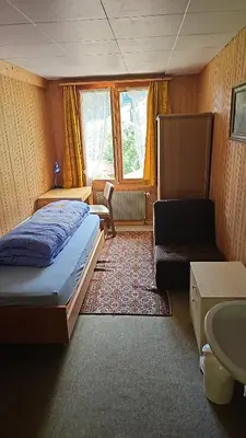 Ein Bett oder Betten in einem Zimmer der Unterkunft Alphenrose saxeten