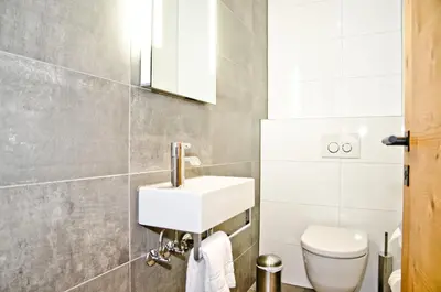Ein Badezimmer in der Unterkunft Apartment Fortuna 5.5 - GriwaRent AG