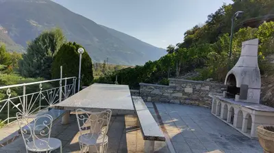 Ein allgemeiner Bergblick oder ein Berglick von des Hotels aus