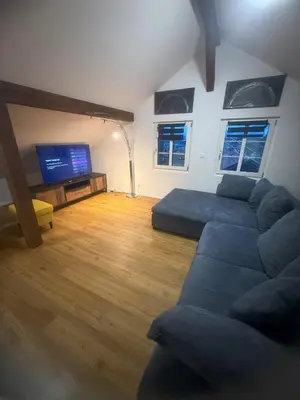 Ein Sitzbereich in der Unterkunft Ferienwohnung Winterzeit near Interlaken Thun Spiez Kandersteg
