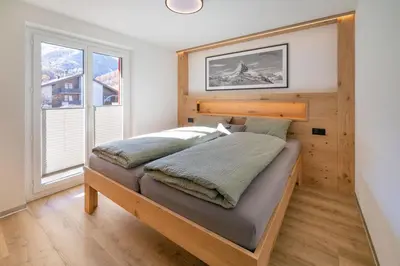 Ein Bett oder Betten in einem Zimmer der Unterkunft Apartment Bergliebe -neu & modern Inspiring places Zermatt