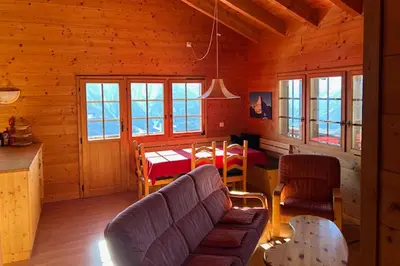 Ein Bett oder Betten in einem Zimmer der Unterkunft Chalet Val Roc - Dachwohnung West