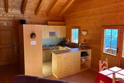 Küche/Küchenzeile in der Unterkunft Chalet Val Roc - Dachwohnung West