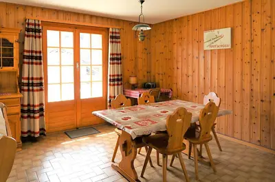 Ein Sitzbereich in der Unterkunft Chalet Chapon Joly 8 personnes