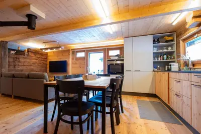 Küche/Küchenzeile in der Unterkunft Chalet Himmel - Top renoviertes Walliserhaus in Biel VS