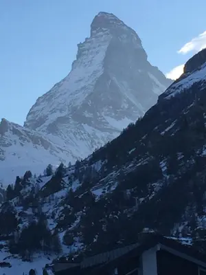 Ein allgemeiner Bergblick oder ein Berglick von der Ferienwohnung aus