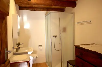 Ein Badezimmer in der Unterkunft Casa Meridiana - Sonlerto - Val Bavona