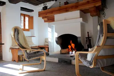 Ein Sitzbereich in der Unterkunft Casa Meridiana - Sonlerto - Val Bavona