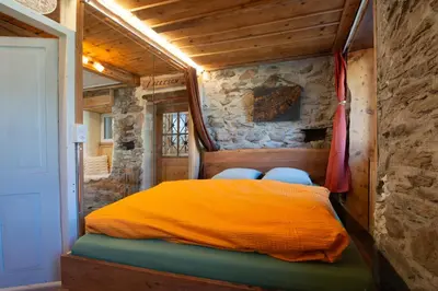 Ein Bett oder Betten in einem Zimmer der Unterkunft Imeschhüs