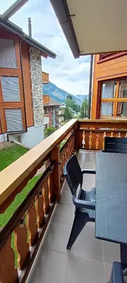 Ein Balkon oder eine Terrasse in der Unterkunft Altrove Leukerbad - Modern, Spacious & Central