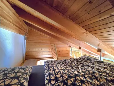Ein Bett oder Betten in einem Zimmer der Unterkunft Appartement l'Arzinol avec vue panoramique, St-Martin VS, Val d'Hérens