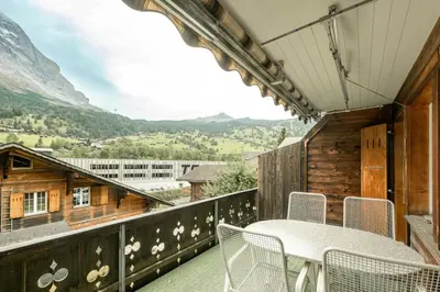 Ein allgemeiner Bergblick oder ein Berglick von der Ferienwohnung aus
