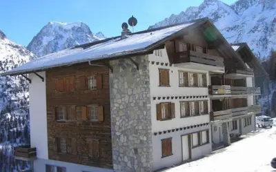 Ein allgemeiner Bergblick oder ein Berglick von der Ferienwohnung aus