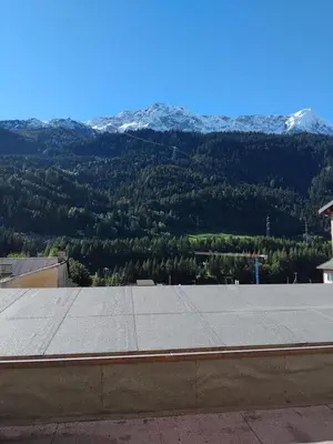 Ein allgemeiner Bergblick oder ein Berglick von des Hotels aus