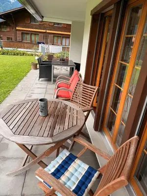 Ein Sitzbereich in der Unterkunft Alpine Haven Chalet II