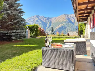 Ein allgemeiner Bergblick oder ein Berglick von der Ferienwohnung aus