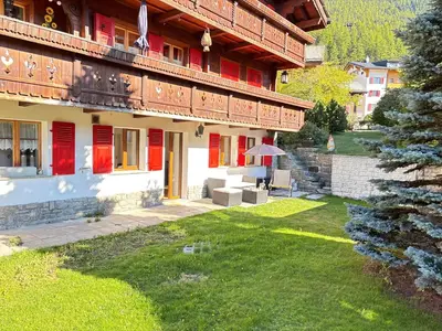 Ein Garten an der Unterkunft Liftside Terrace Retreat Modern & Cozy