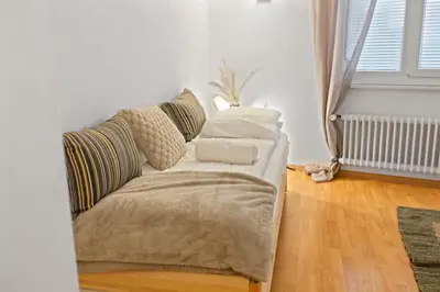 Ein Sitzbereich in der Unterkunft Crans-Montana - Studio centre 2 pers - Rue du Prado