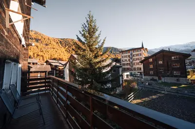 Ein allgemeiner Bergblick oder ein Berglick von der Ferienwohnung aus