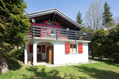 Das Gebäude in dem sich das Chalet befindet